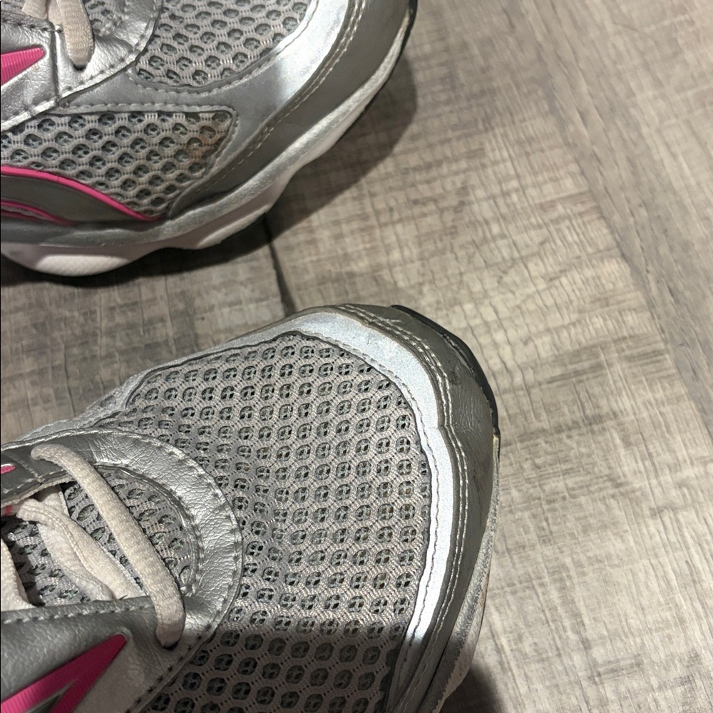 Women’s Silver and Pink Reebok Runtone, no insole included. - Picture 6 of 8
